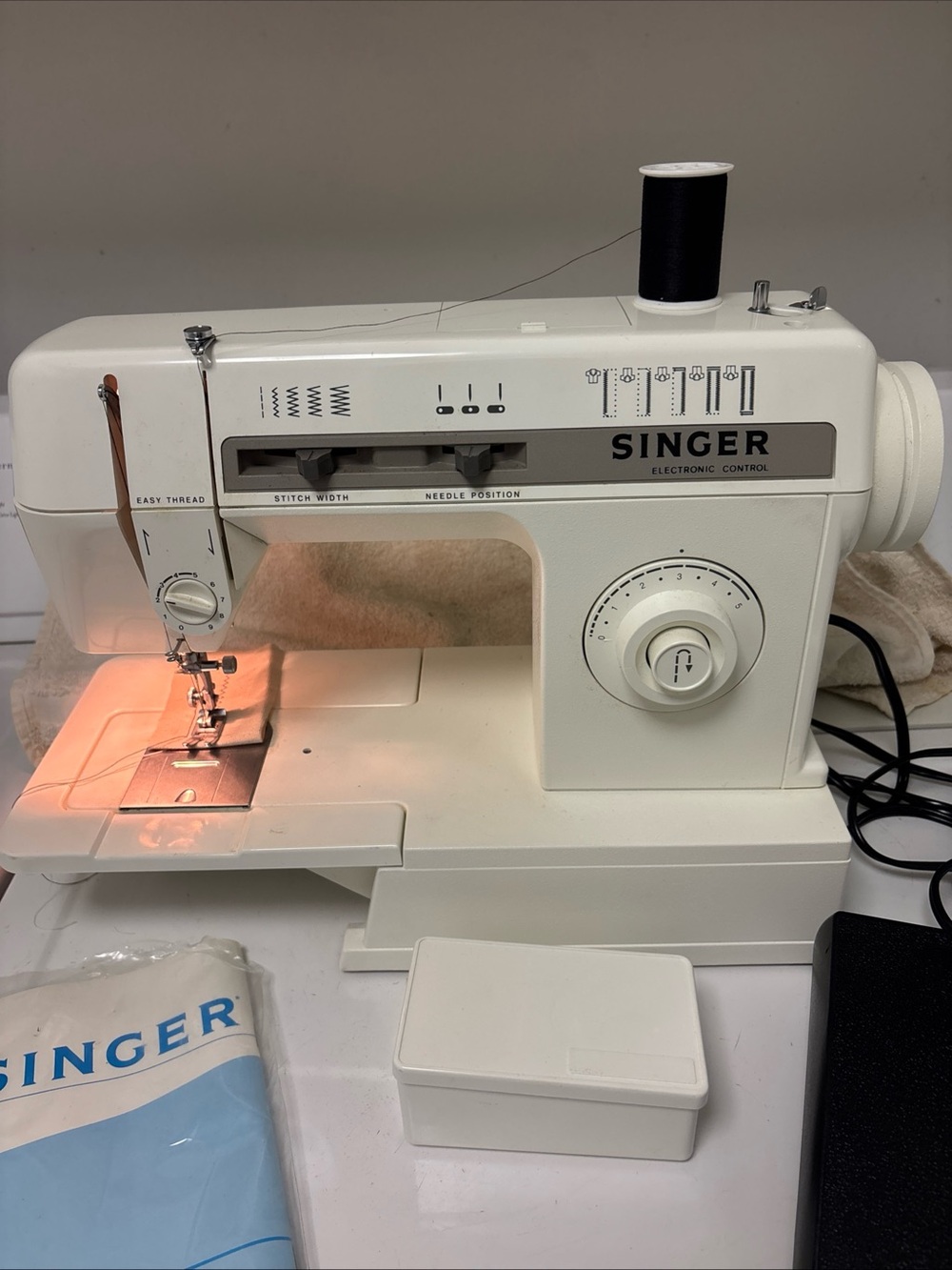 Singer Sewing Machine 2502C W/ Pedal, Manual Extras- Free Arm -Zig Zag! Works